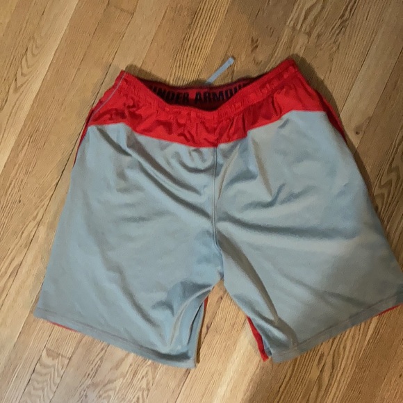 Under Armour Shorts with Pockets - Picture 3 of 3